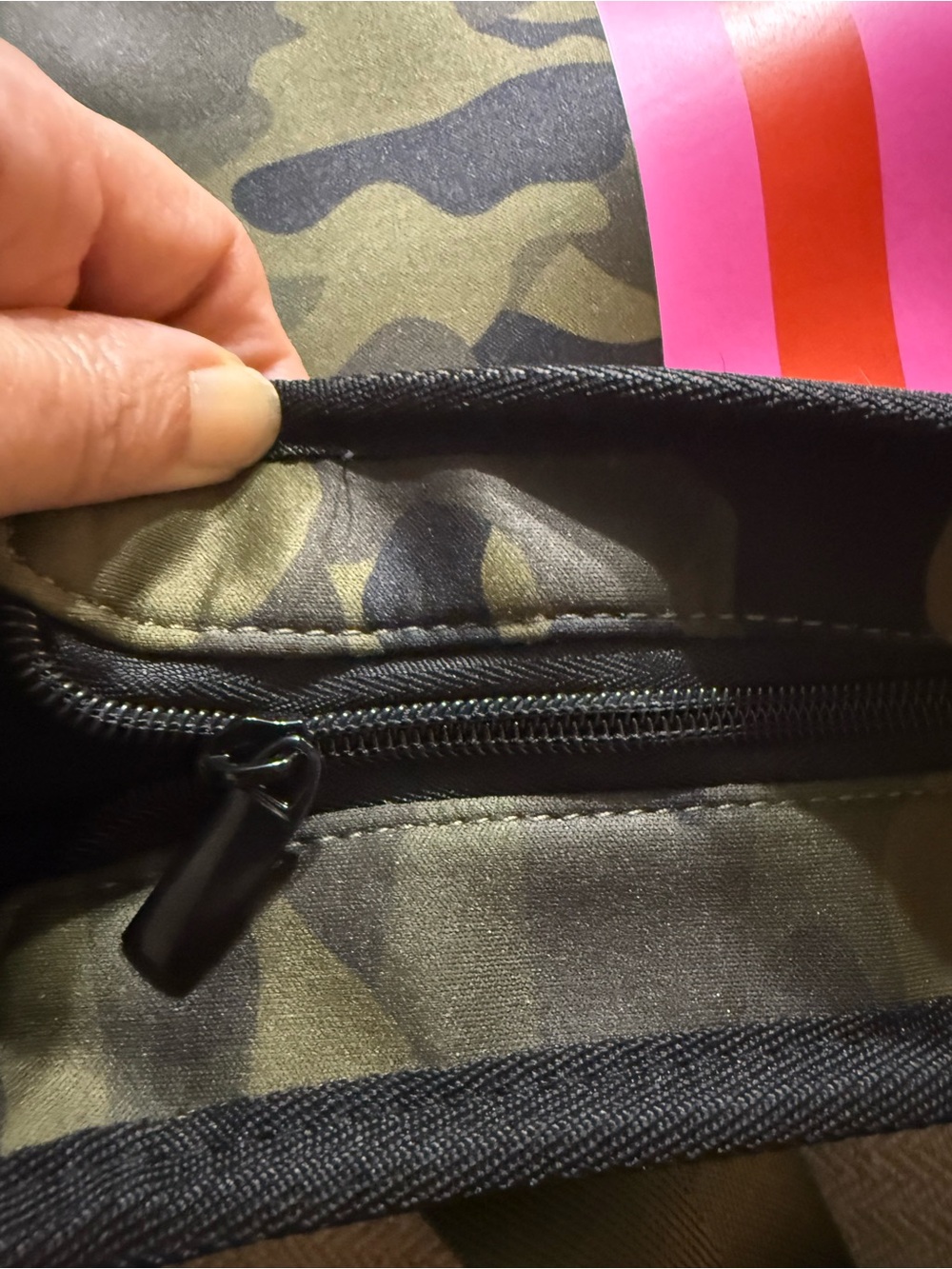 HAUTE SHORE Camo Messenger Bag with Pink & Orange Center Stripe NWOT - Picture 4 of 13